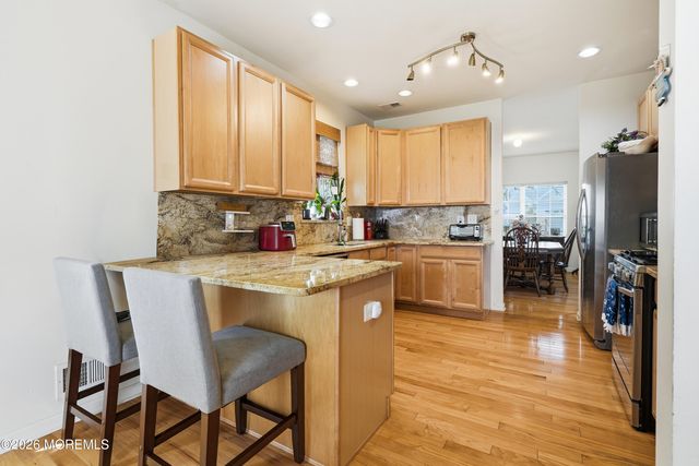 5 Holly Manor Court, Helmetta, NJ 08828