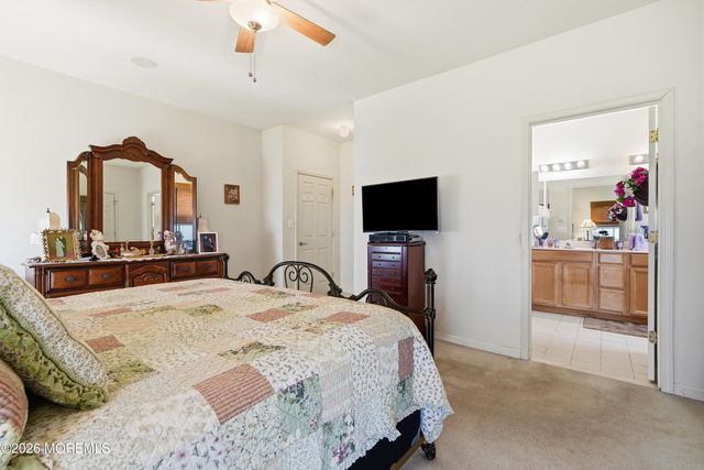 5 Holly Manor Court, Helmetta, NJ 08828