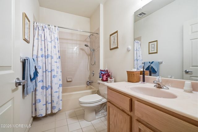 5 Holly Manor Court, Helmetta, NJ 08828