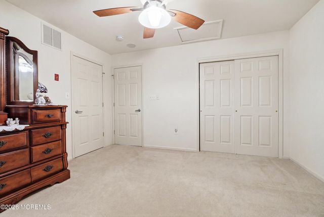5 Holly Manor Court, Helmetta, NJ 08828