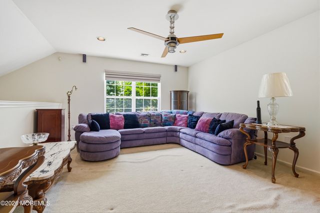 5 Holly Manor Court, Helmetta, NJ 08828