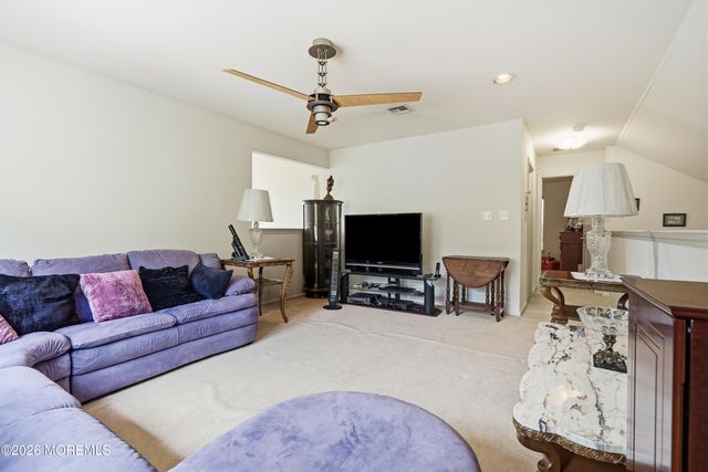 5 Holly Manor Court, Helmetta, NJ 08828