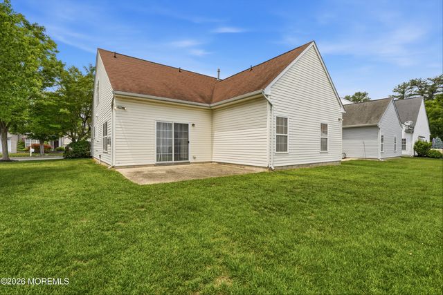 5 Holly Manor Court, Helmetta, NJ 08828