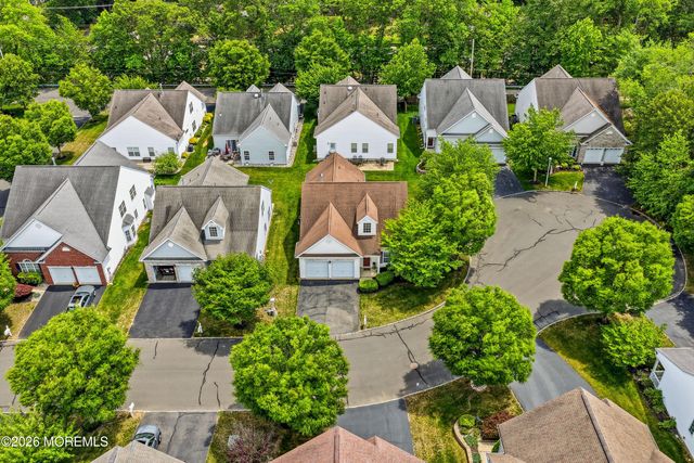 5 Holly Manor Court, Helmetta, NJ 08828