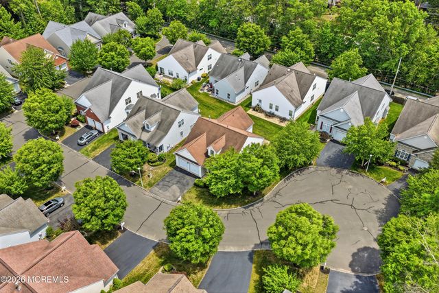 5 Holly Manor Court, Helmetta, NJ 08828