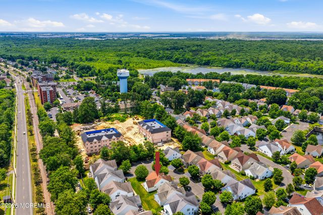 5 Holly Manor Court, Helmetta, NJ 08828