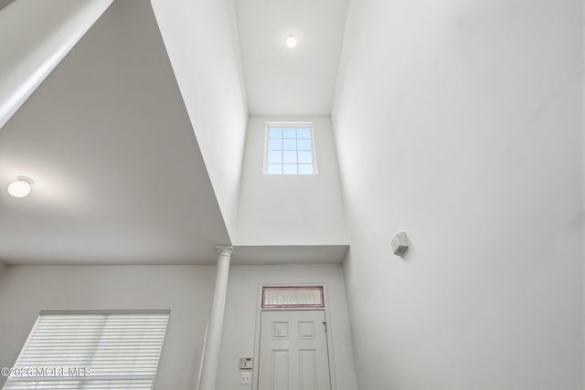 5 Holly Manor Court, Helmetta, NJ 08828