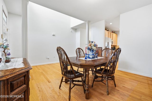 5 Holly Manor Court, Helmetta, NJ 08828