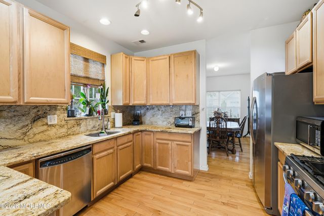 5 Holly Manor Court, Helmetta, NJ 08828