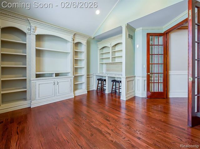 7364 Essex Drive, West Bloomfield, MI 48322