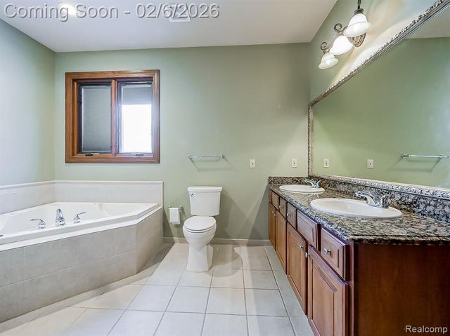 7364 Essex Drive, West Bloomfield, MI 48322