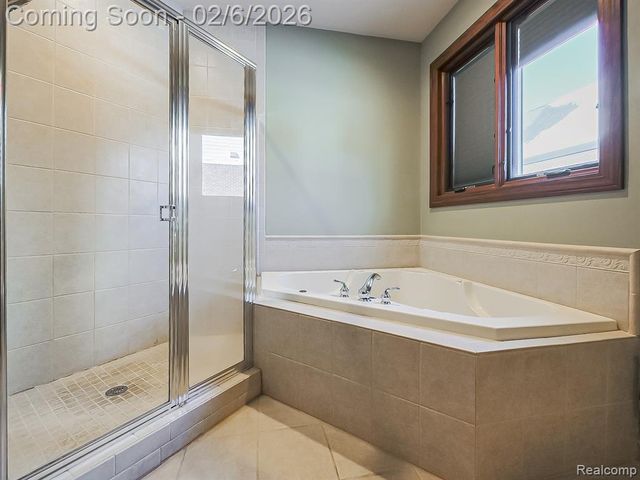 7364 Essex Drive, West Bloomfield, MI 48322