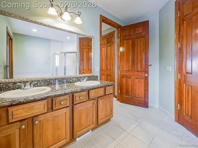 7364 Essex Drive, West Bloomfield, MI 48322