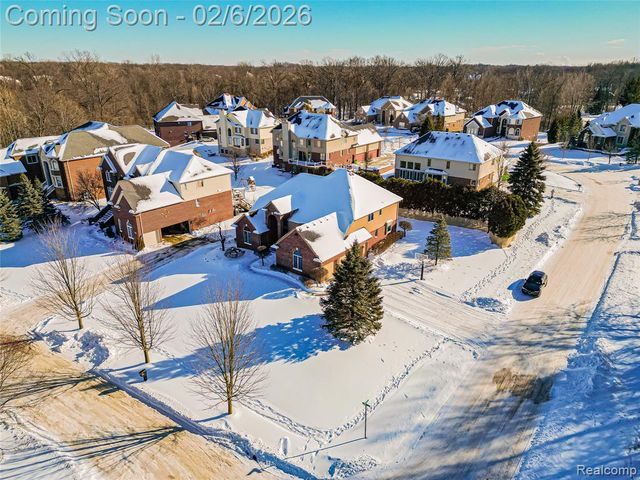 7364 Essex Drive, West Bloomfield, MI 48322