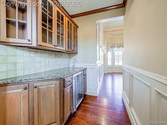 7364 Essex Drive, West Bloomfield, MI 48322