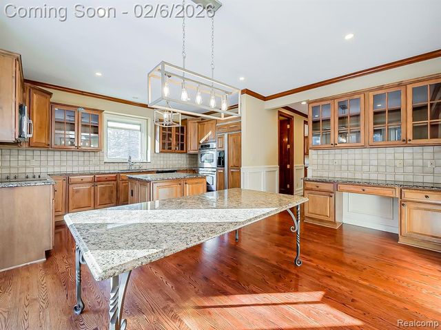 7364 Essex Drive, West Bloomfield, MI 48322