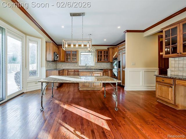 7364 Essex Drive, West Bloomfield, MI 48322