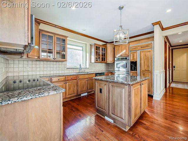 7364 Essex Drive, West Bloomfield, MI 48322