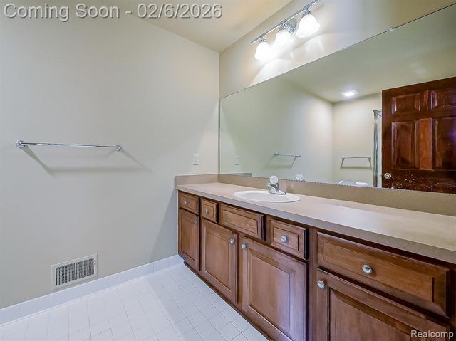 7364 Essex Drive, West Bloomfield, MI 48322