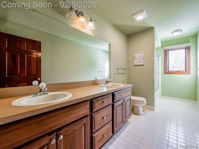 7364 Essex Drive, West Bloomfield, MI 48322