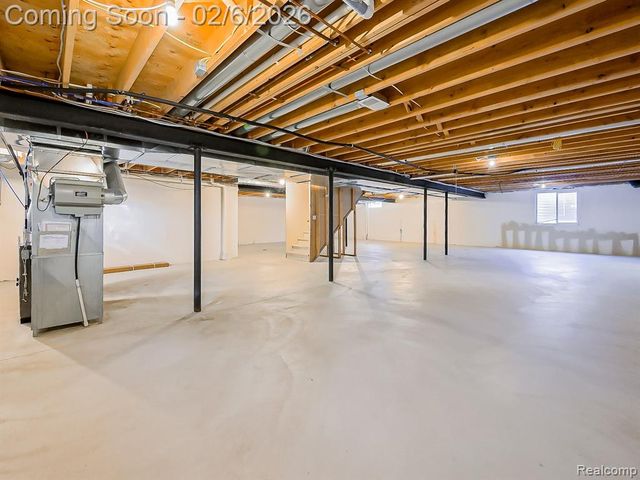 7364 Essex Drive, West Bloomfield, MI 48322