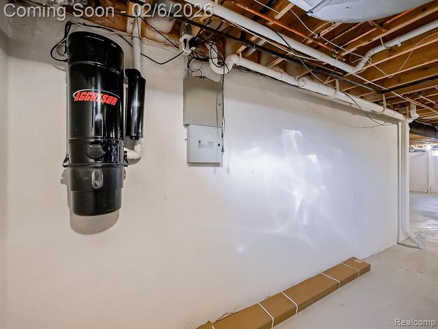 7364 Essex Drive, West Bloomfield, MI 48322