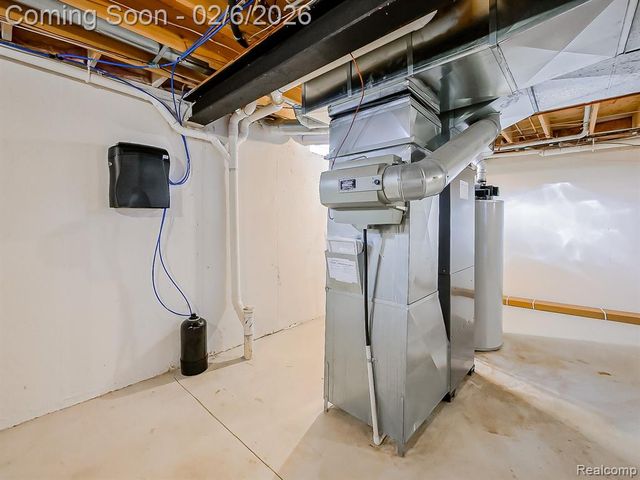 7364 Essex Drive, West Bloomfield, MI 48322