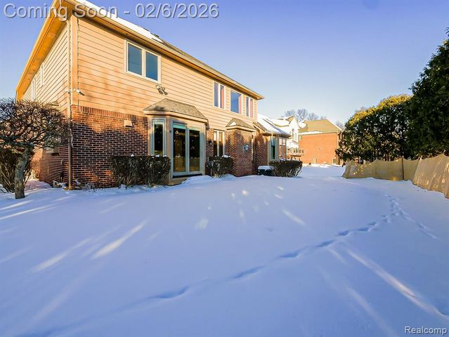 7364 Essex Drive, West Bloomfield, MI 48322