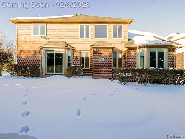 7364 Essex Drive, West Bloomfield, MI 48322