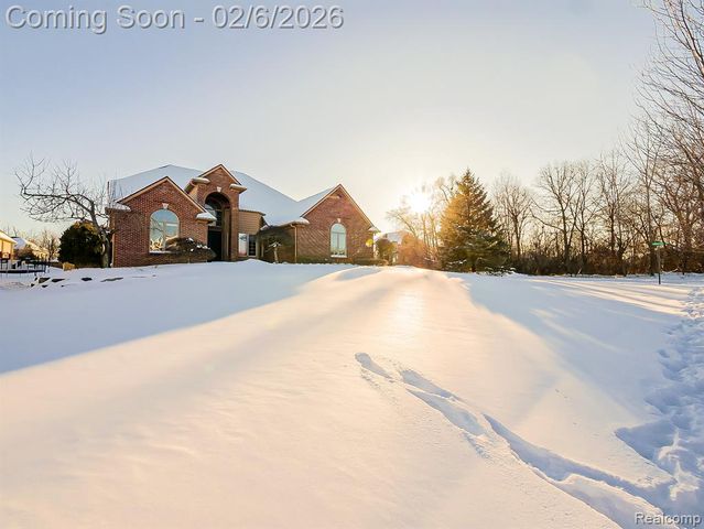 7364 Essex Drive, West Bloomfield, MI 48322