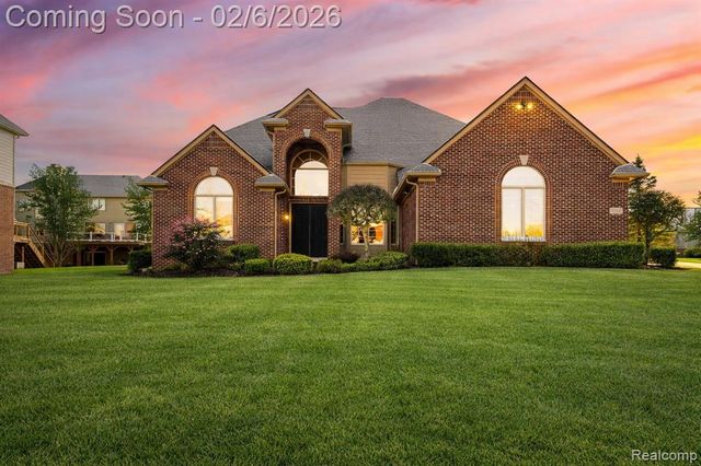 7364 Essex Drive, West Bloomfield, MI 48322