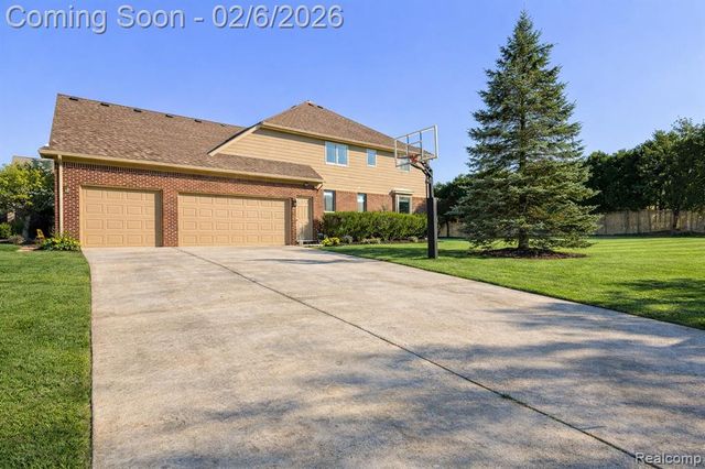7364 Essex Drive, West Bloomfield, MI 48322