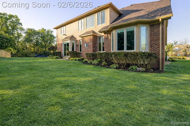 7364 Essex Drive, West Bloomfield, MI 48322