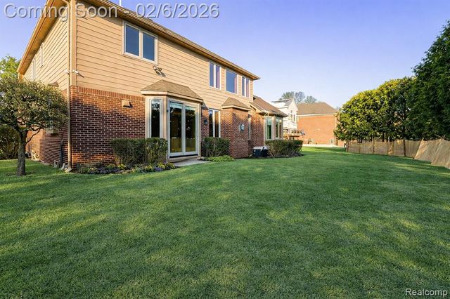 7364 Essex Drive, West Bloomfield, MI 48322