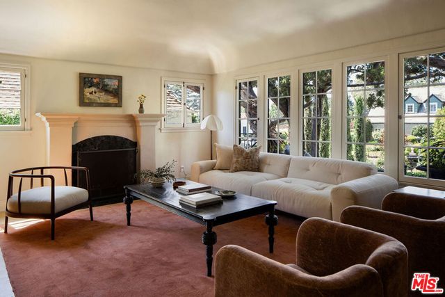 2420 Catherine Road, Altadena, CA 91001