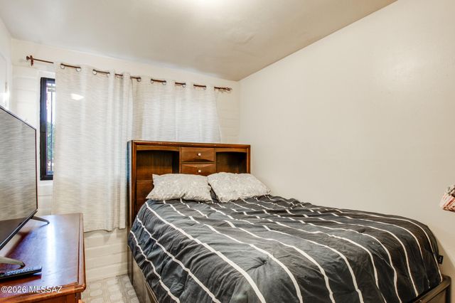 225 W Calle Margarita, Tucson, AZ 85706