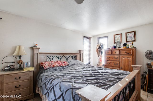 225 W Calle Margarita, Tucson, AZ 85706