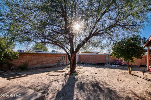 225 W Calle Margarita, Tucson, AZ 85706