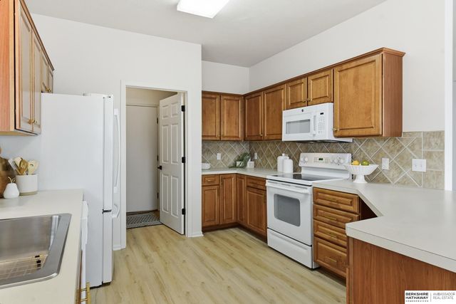 15127 Tibbles Street, Omaha, NE 68116