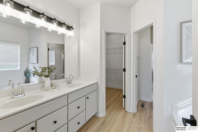 15127 Tibbles Street, Omaha, NE 68116