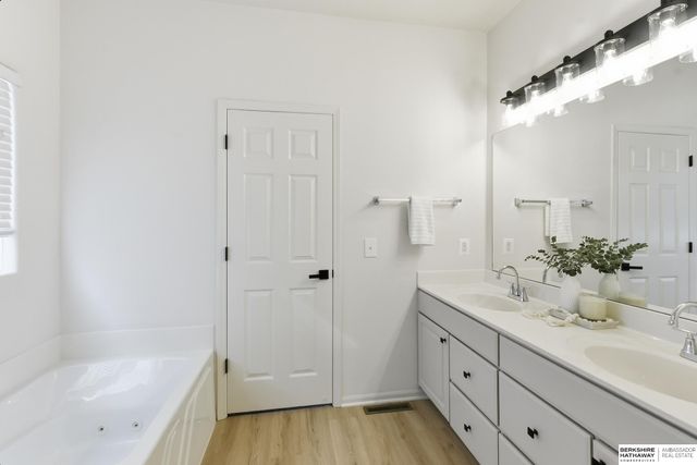 15127 Tibbles Street, Omaha, NE 68116