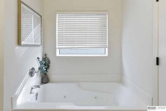 15127 Tibbles Street, Omaha, NE 68116