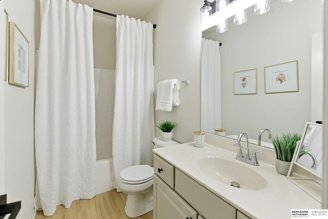 15127 Tibbles Street, Omaha, NE 68116