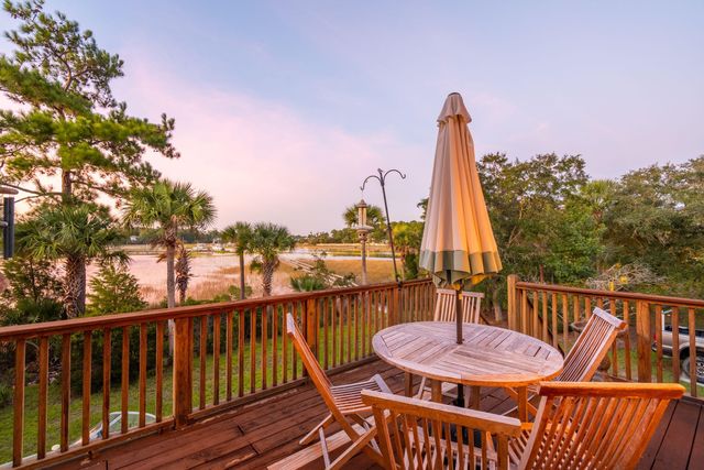 2384 Darts Cove Way, Mount Pleasant, SC 29466