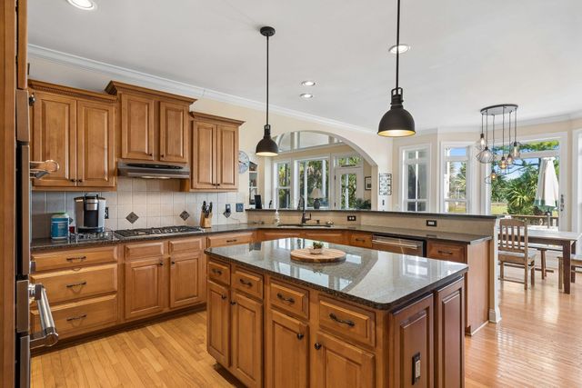 2384 Darts Cove Way, Mount Pleasant, SC 29466