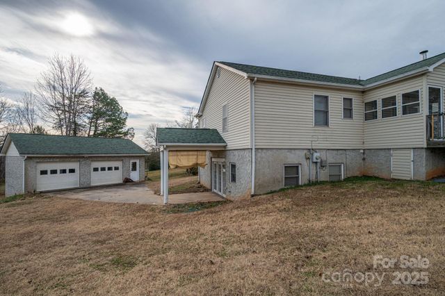 2541 Grandview Circle SW, Lenoir, NC 28645