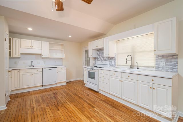 2541 Grandview Circle SW, Lenoir, NC 28645