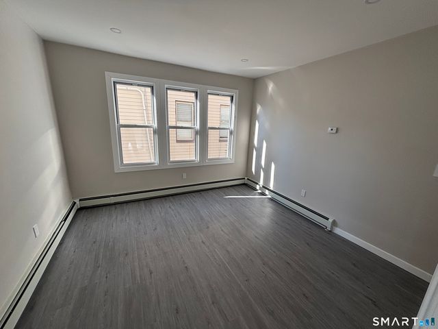 82 Waldorf Avenue, Bridgeport, CT 06605