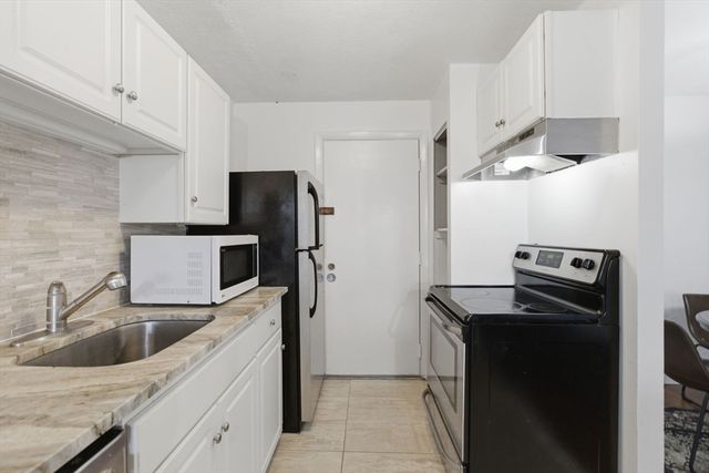 1000 Governors Dr 4, Winthrop, MA 02152