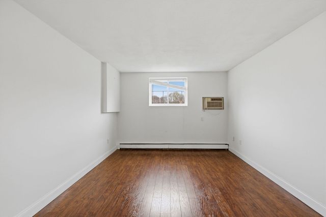 1000 Governors Dr 4, Winthrop, MA 02152